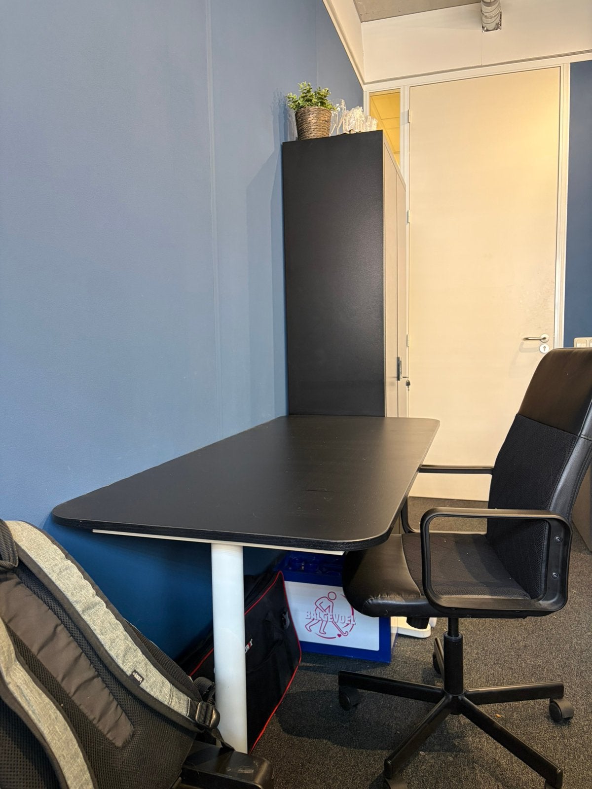 Bureau 140x60, Ophalen, Zo goed als nieuw