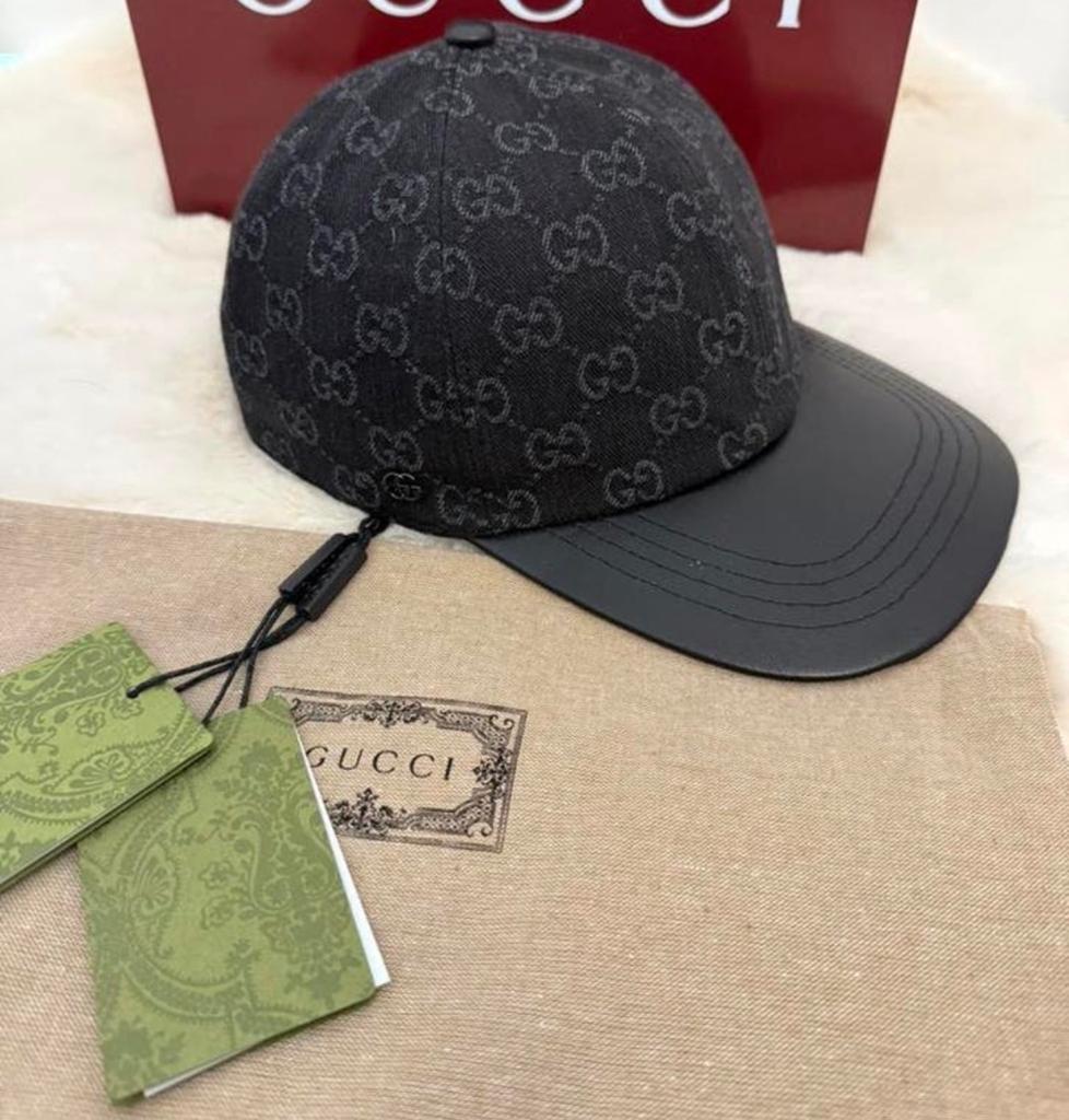 Gucci Pet Zwart - Nieuw met labels - Maat M, Ophalen of Verzenden, Nieuw, Pet