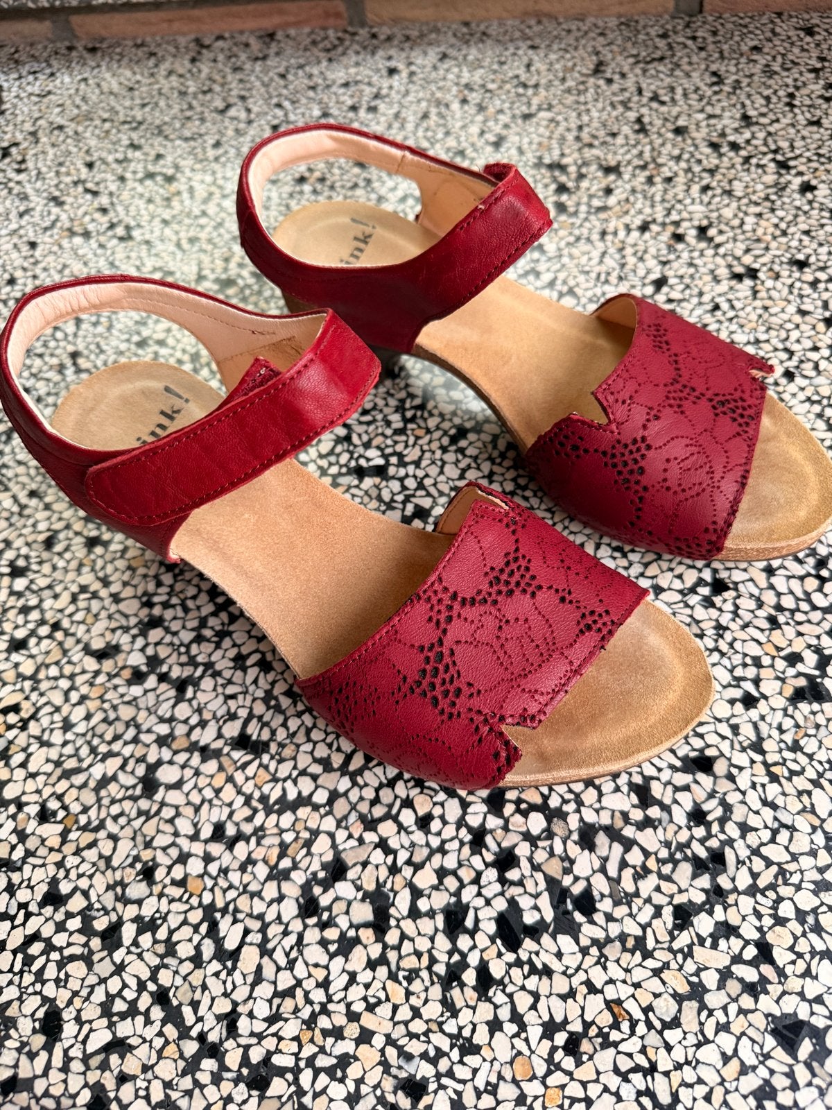 Rode Think! sandalen met hak - maat 38, Ophalen of Verzenden, Zo goed als nieuw, Rood, Sandalen of Muiltjes