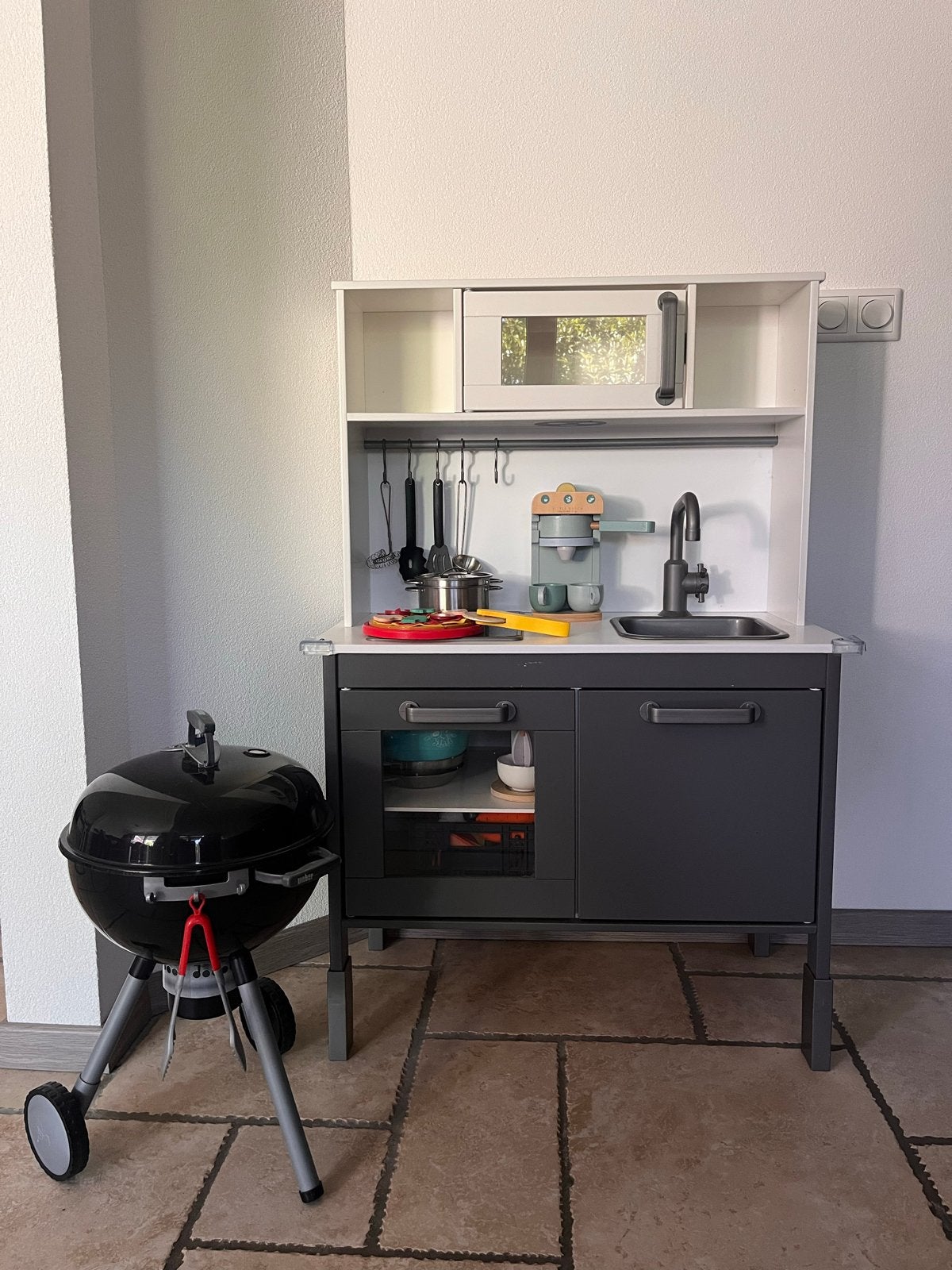 Ikea Duktig speelkeuken met accessoires en Weber BBQ, Ophalen, Zo goed als nieuw, Jongen of Meisje