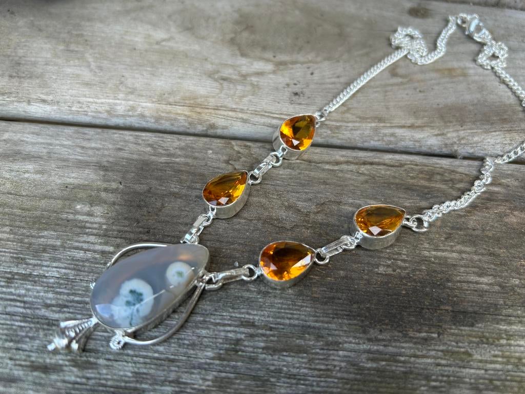 Prachtige verzilverde ketting versierd met Jaspis steen., Sieraden, Tassen en Uiterlijk, Kettingen, Nieuw, Ophalen of Verzenden