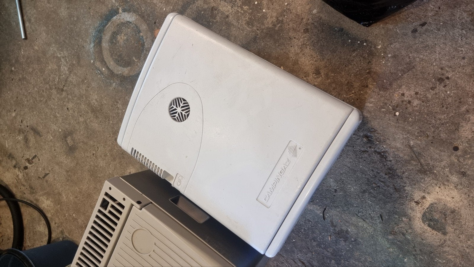 Campingkoelkast 12V/220V - Ruim en Lichtgewicht, Caravans en Kamperen, Koelboxen, Ophalen, Zo goed als nieuw, Elektrisch