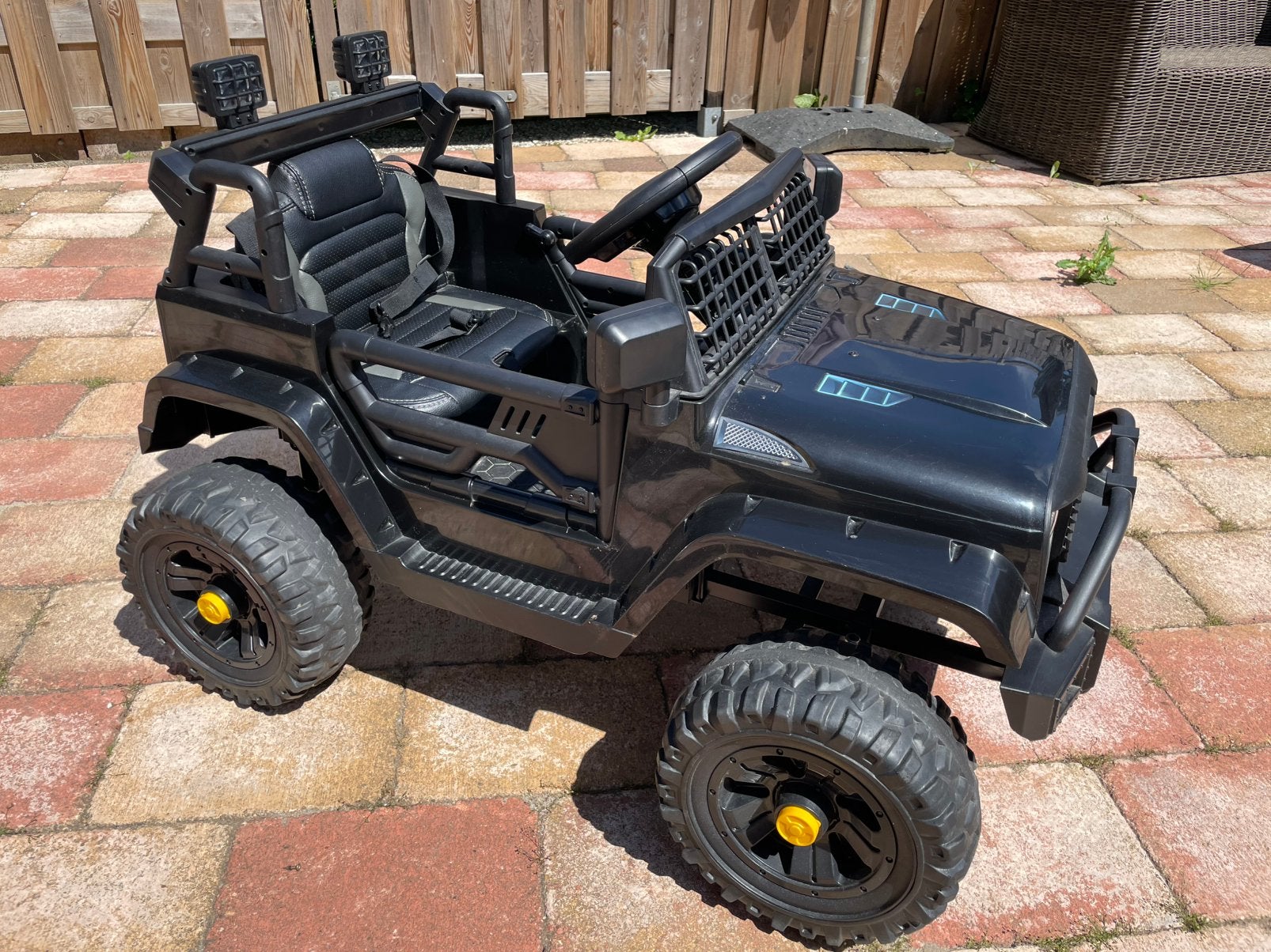 Stoere Zwarte Elektrische Kinderauto Jeep, Kinderen en Baby's, Speelgoed | Buiten | Voertuigen en Loopfietsen, Ophalen, Zo goed als nieuw
