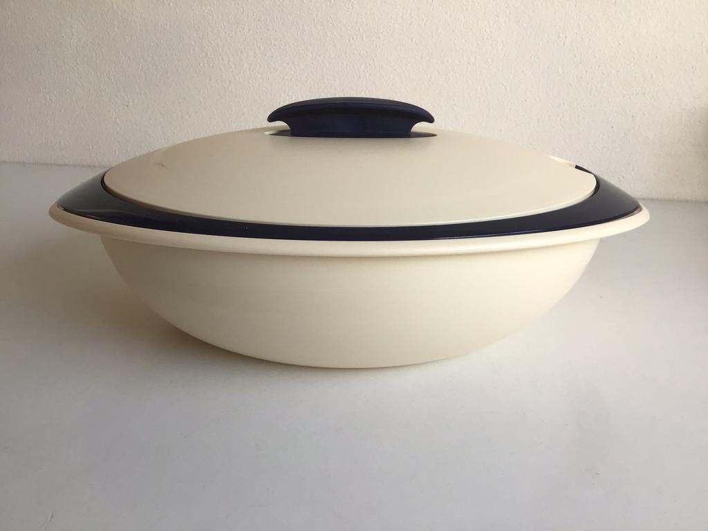 Tupperware serveerschaal Iso Duo 2.1 liter ZGAN, Huis en Inrichting, Ophalen of Verzenden, Zo goed als nieuw, Crème, Bak of Kom