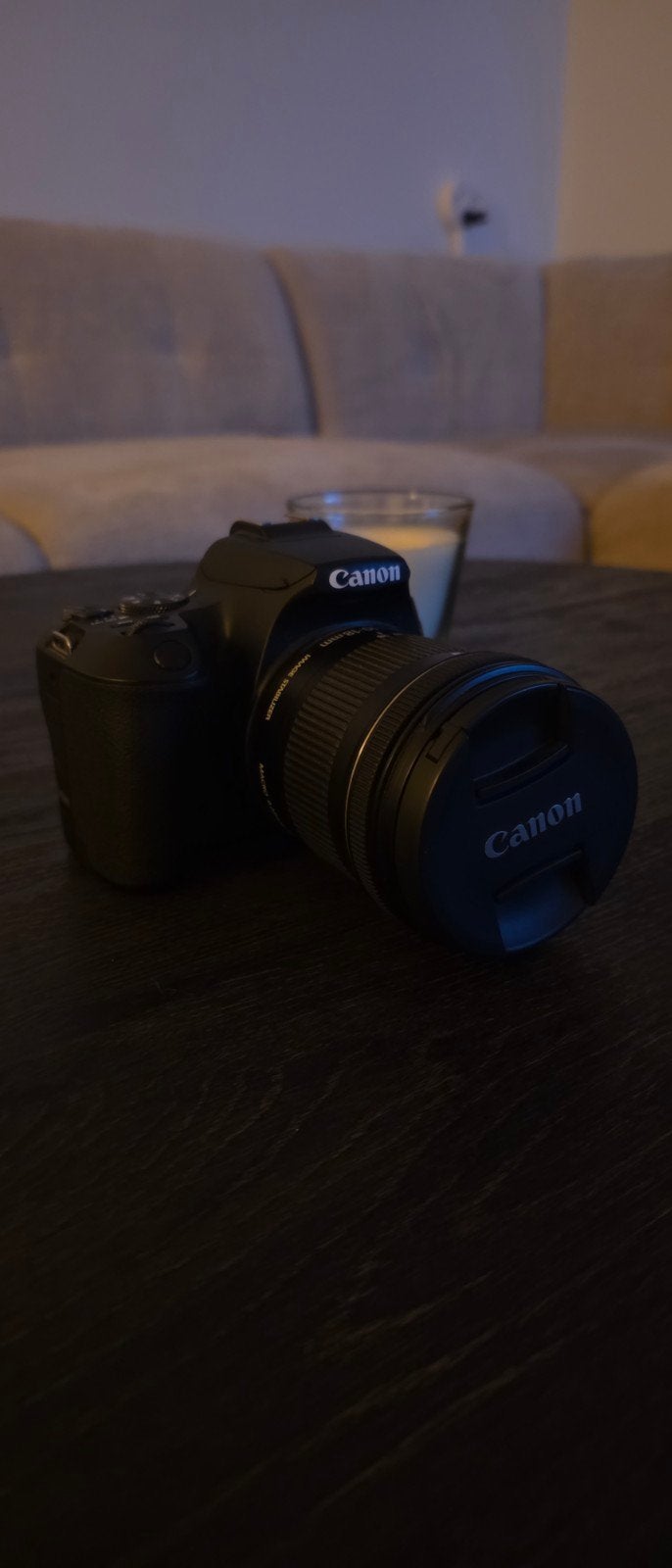 Canon EOS 250D met EF-S 10-18mm lens