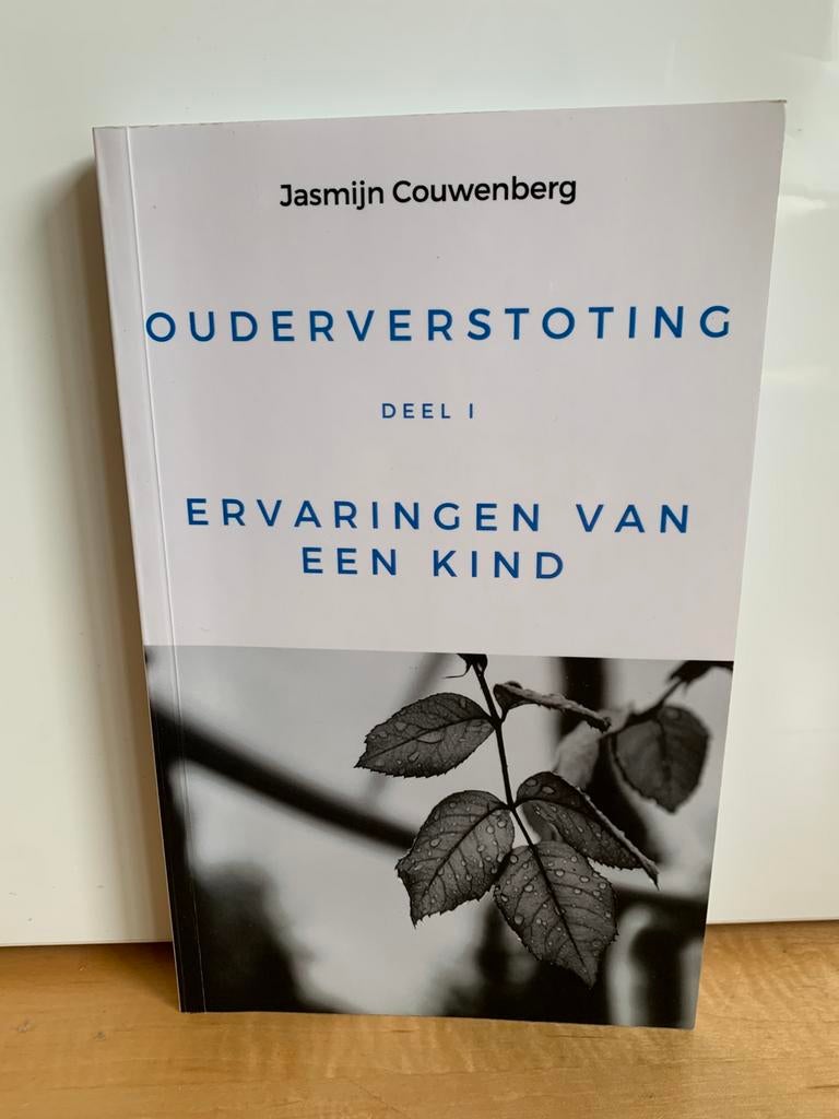 Jasmijn Couwenberg : Ouderverstoting deel I, Ophalen of Verzenden, Zo goed als nieuw