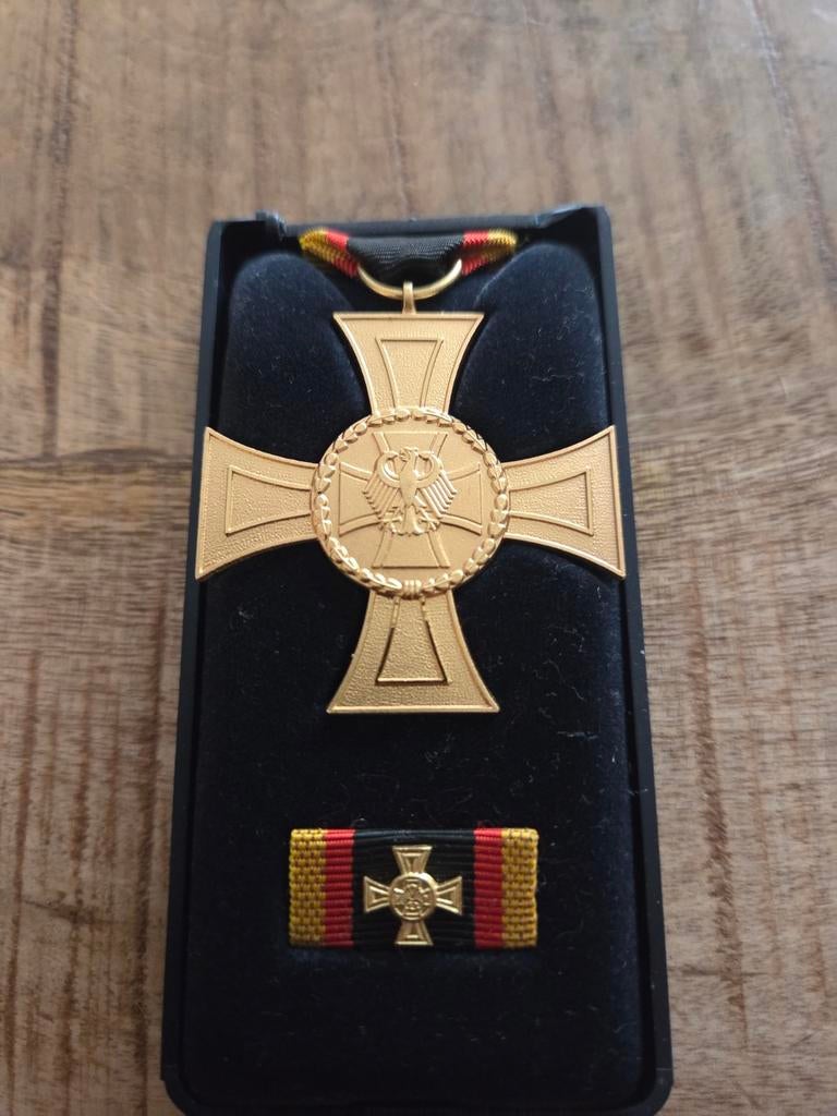 Ehrenkreuz der Bundeswehr Goud in doosje, Ophalen of Verzenden, Overige soorten, Duitsland, Lintje, Medaille of Wings
