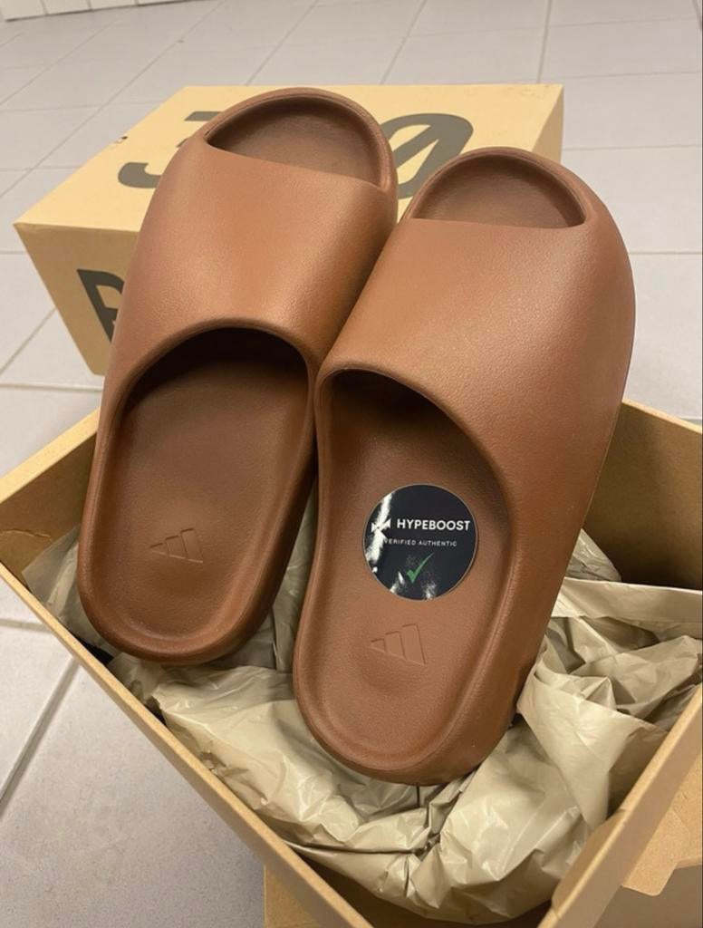 Yeezy Slides - Nieuw & Ongedragen, Ophalen of Verzenden, Nieuw, Bruin, Slippers