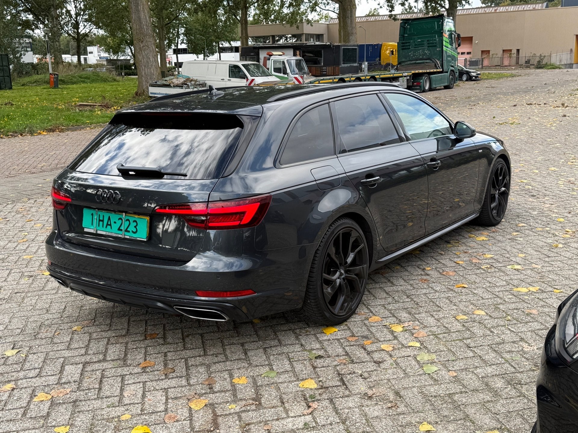 Audi A4 Avant 40 TFSI 190 PK S line black edition Headup Tre, Auto's, Stof, Gebruikt, A4, Origineel Nederlands