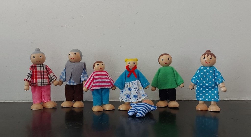 7 houten poppetjes poppenhuis Aolso, Kinderen en Baby's, Speelgoed | Poppenhuizen, Ophalen of Verzenden, Zo goed als nieuw, Poppenhuis