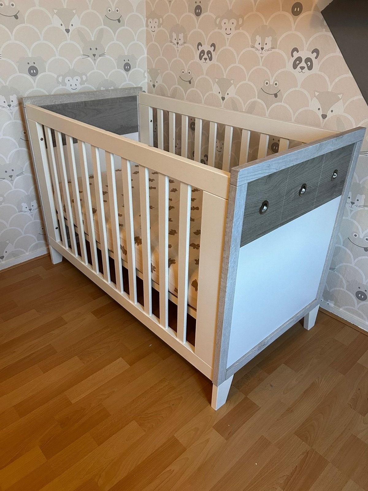 Stevig ledikant TWF Brooklyn 60x120 met matras, Kinderen en Baby's, Ophalen, Zo goed als nieuw, Ledikant