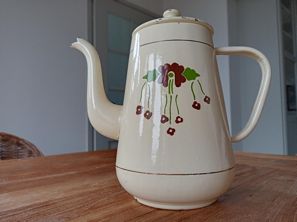 Brocante emaille koffiepot creme met bloemen, Antiek en Kunst, Antiek | Emaille, Ophalen of Verzenden