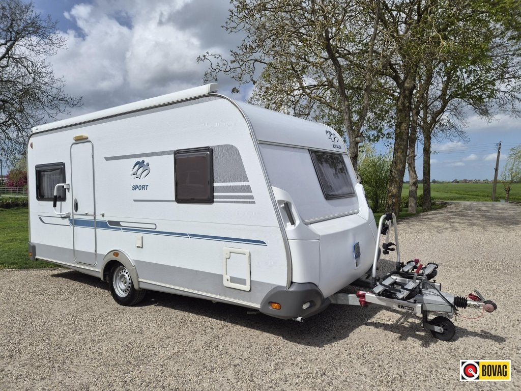 Knaus Sport 450 FU, Caravans en Kamperen, Caravans, tot en met 4, 750 - 1000 kg, Rondzit, Knaus, Dwarsbed, Vast bed, Overige typen