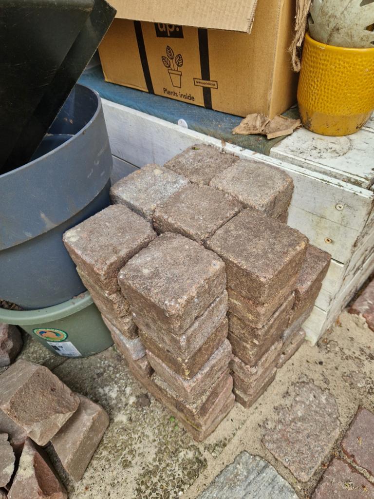 Gratis betonnen klinkers vierkant 50 a 60, Tuin en Terras, Tegels en Klinkers, Ophalen of Verzenden, Beton, Klinkers