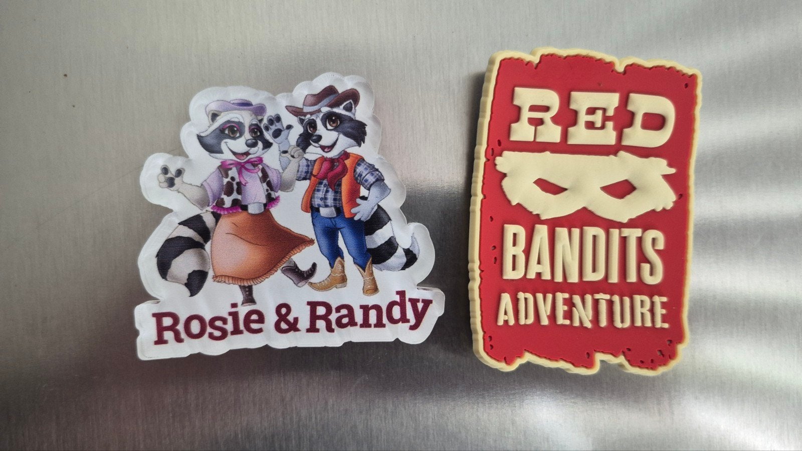 2 Slagharen magneten: Rosie & Randy en Red Bandits Adventure, Ophalen of Verzenden, Zo goed als nieuw