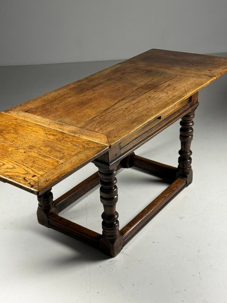 Engelse uitschuifbare tafel ca. 1700, Ophalen