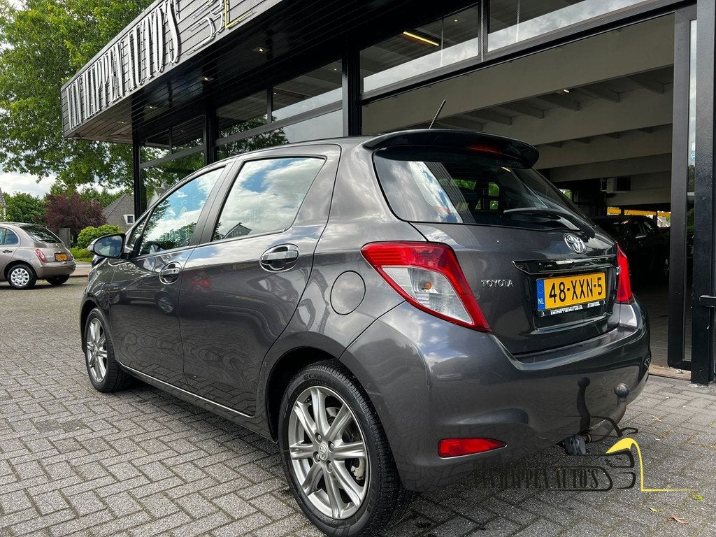 Toyota Yaris 1.3 VVT-i Dynamic / apk 6-2027, Euro 5, Stof, Zwart, 4 cilinders