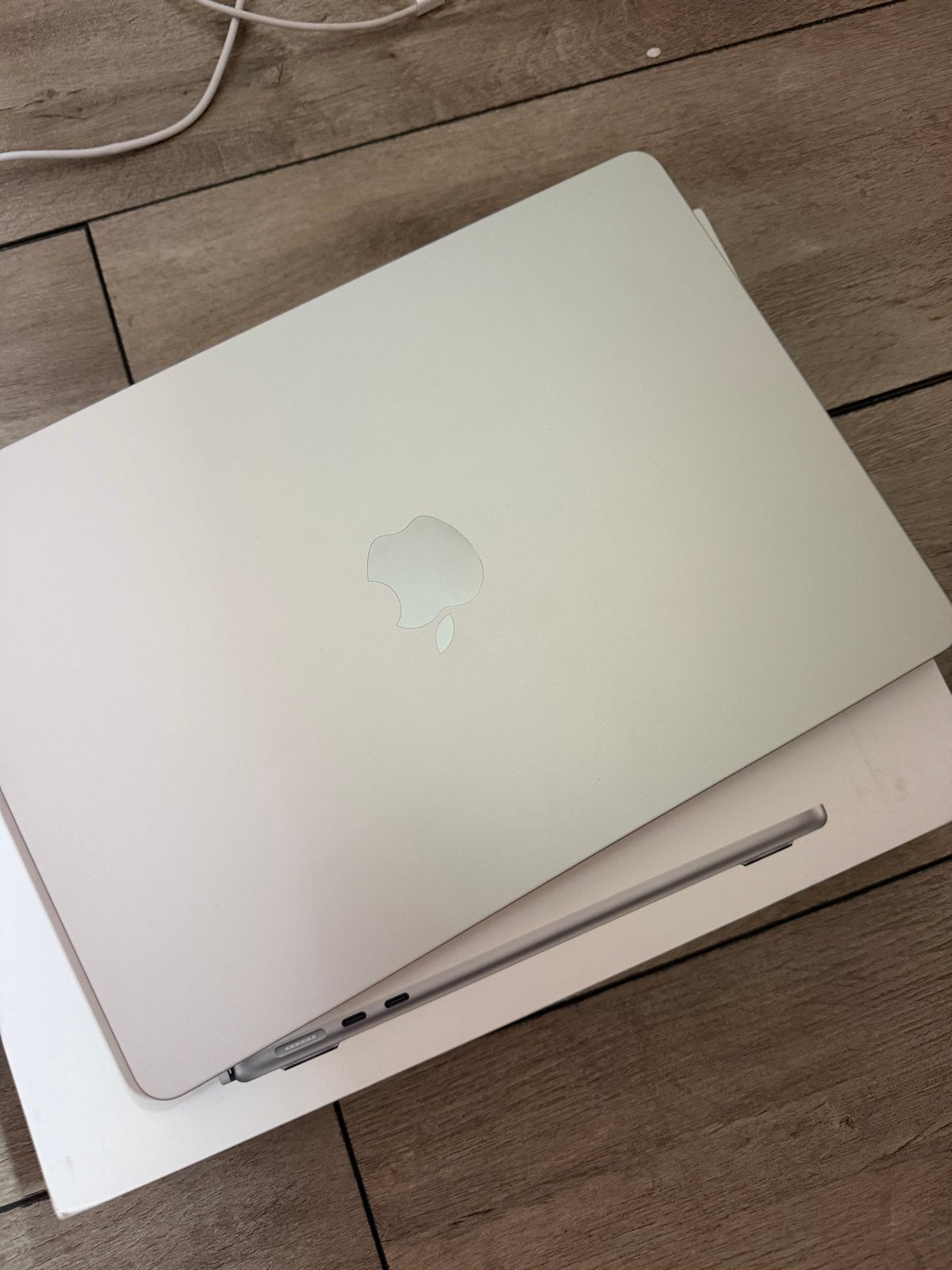 Foto 2 van MacBook Air 13" M3 - 24GB RAM/ 512GB SSD - Zo goed als nieuw