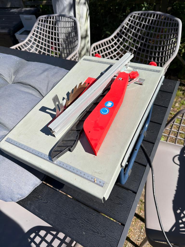Agojama Tafelmodel Zaag met Accessoires - 600W, Ophalen, Gebruikt, Cirkelzaag, 30 tot 70 mm