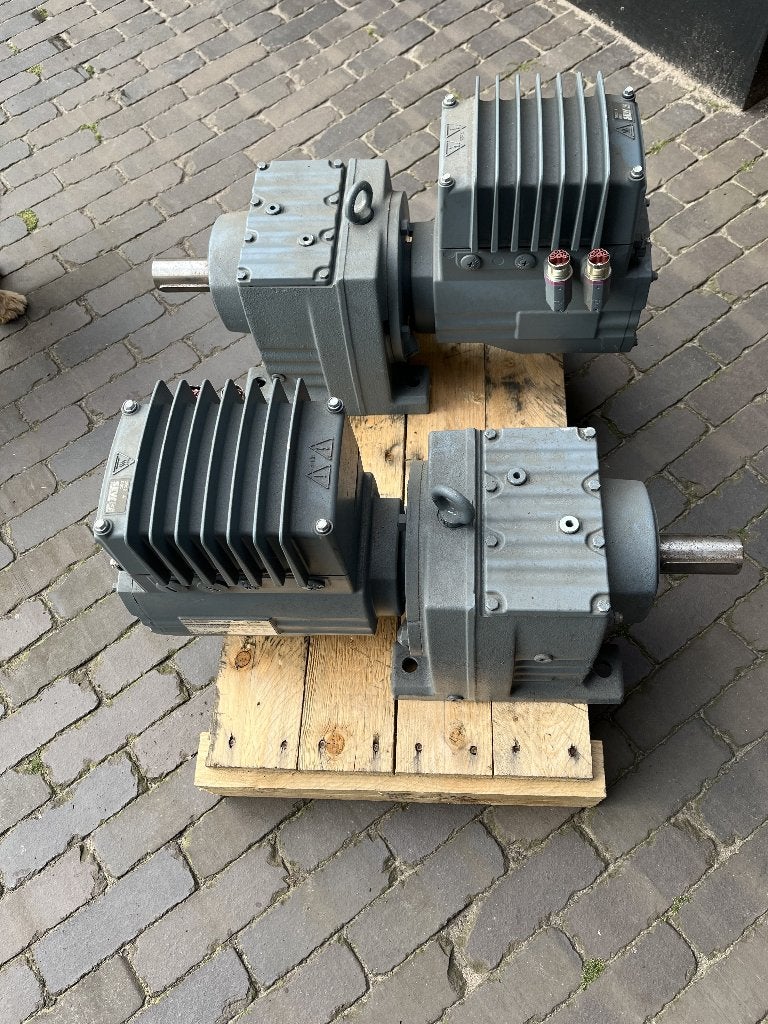 Te koop 2x SEW elektro motors, Doe-het-zelf en Verbouw, Motoren, Ophalen, Zo goed als nieuw, Elektromotor