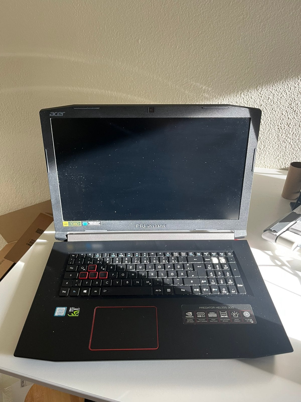 Foto 2 van Defecte gaming laptop met i7 8th gen en 1050ti -GEEN RAM/SSD