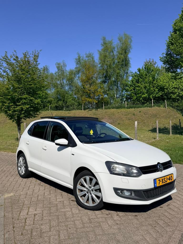 Volkswagen Polo 1.6 TDI DSG Life Edition Wit Automaat, Auto's, Volkswagen, Euro 5, Stof, Zwart, Diesel