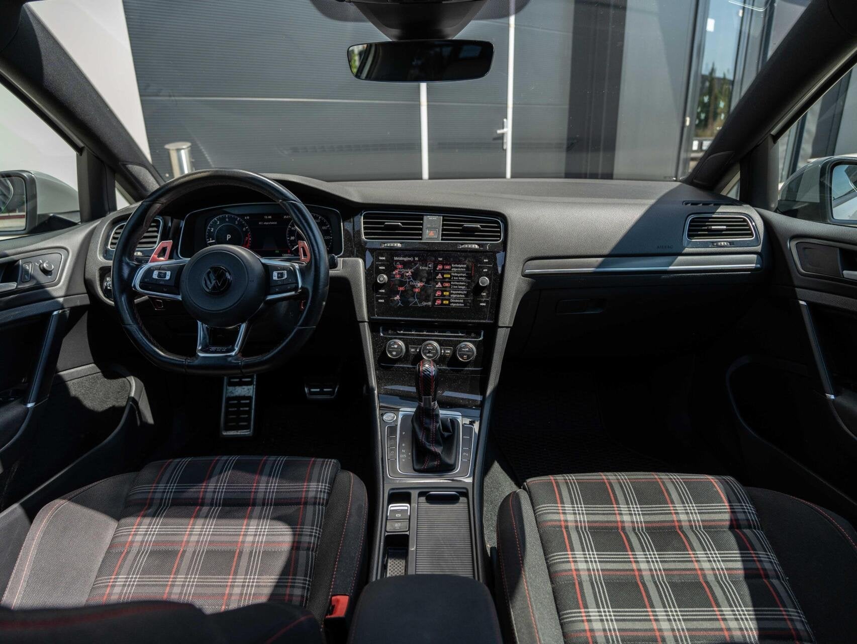 Volkswagen Golf 2.0 TSI GTI Performance Virtual|Pano|BOMVOL!, Stof, 1984 cc, 1337 kg, 245 pk