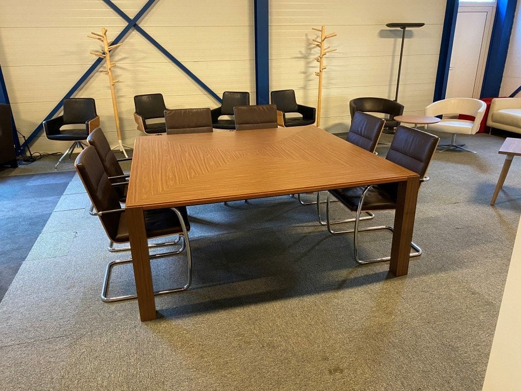 Vergadertafel Castelijn, donker eiken, 180 x 180 cm., Ophalen, Gebruikt