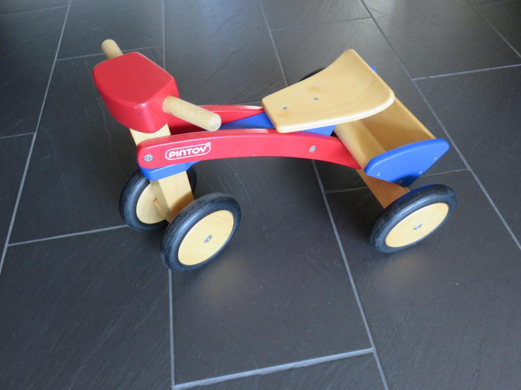 Pintoy loopfiets met laadbak, als nieuw, houten loopfiets, Ophalen of Verzenden, Zo goed als nieuw