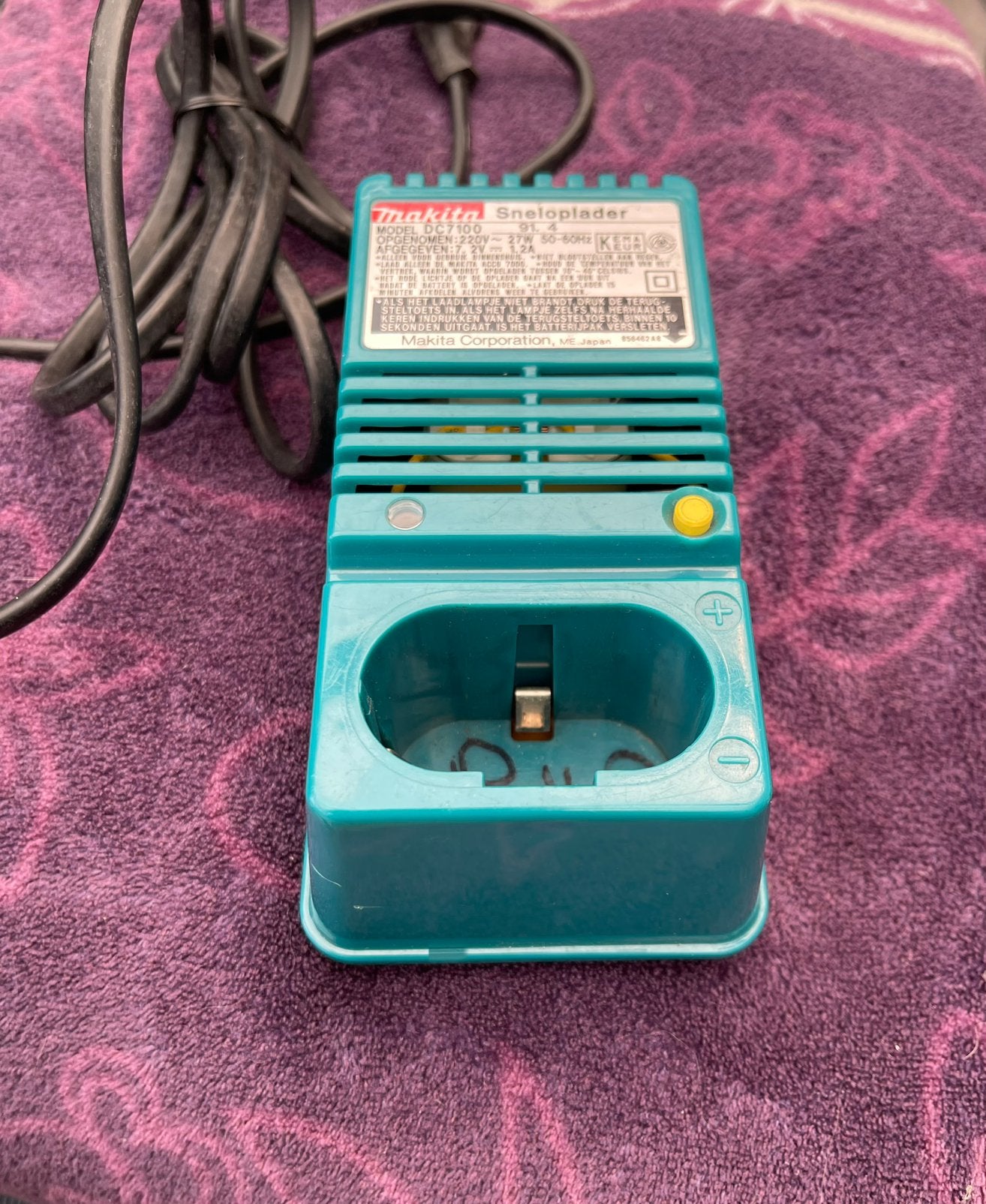 Makita DC 7100 Snellader 7.2V, Ophalen of Verzenden, Zo goed als nieuw
