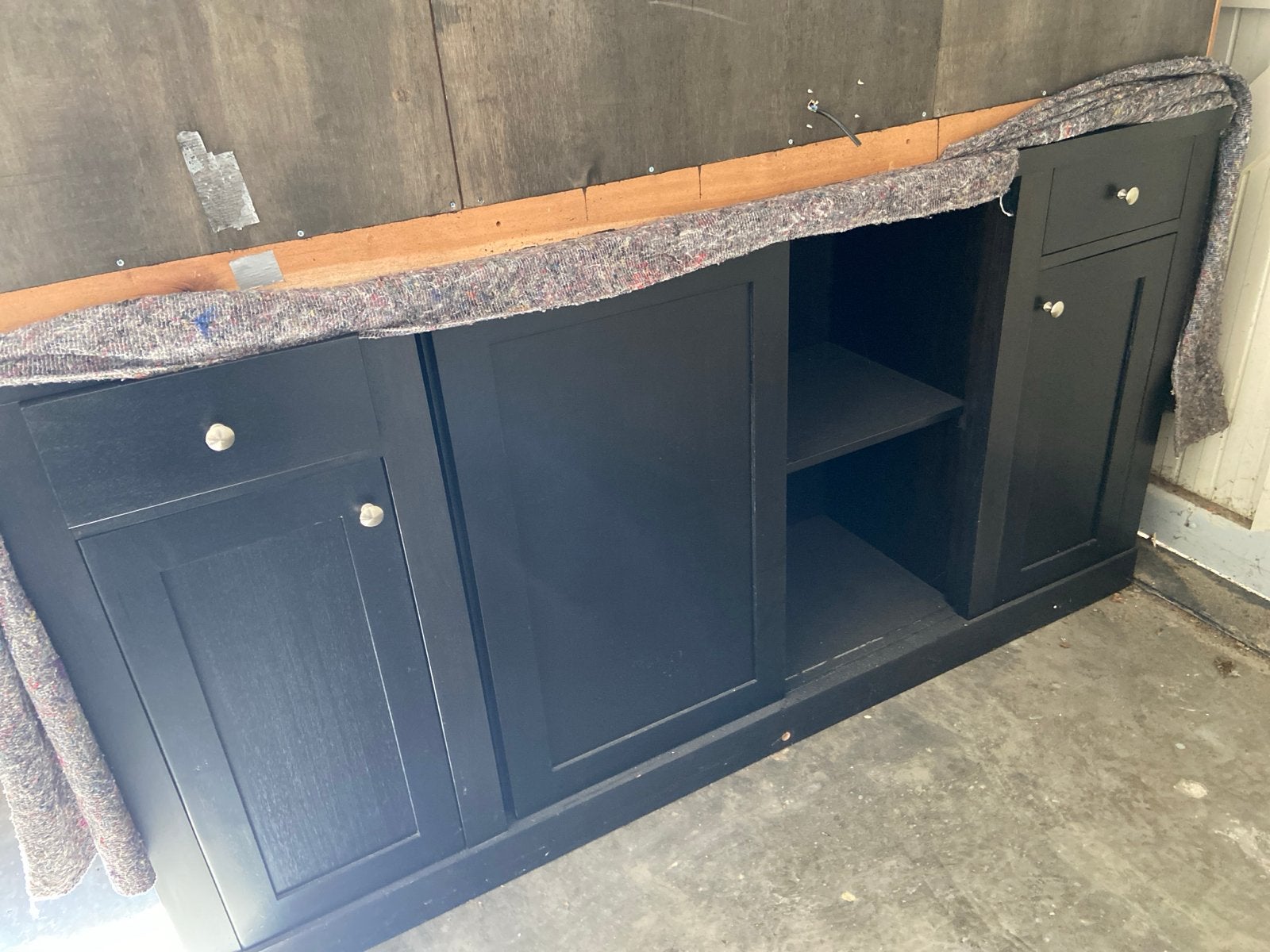 Zwart dressoir met opzetmeubel met opbergruimte, Ophalen, Gebruikt, 150 tot 200 cm, 25 tot 50 cm