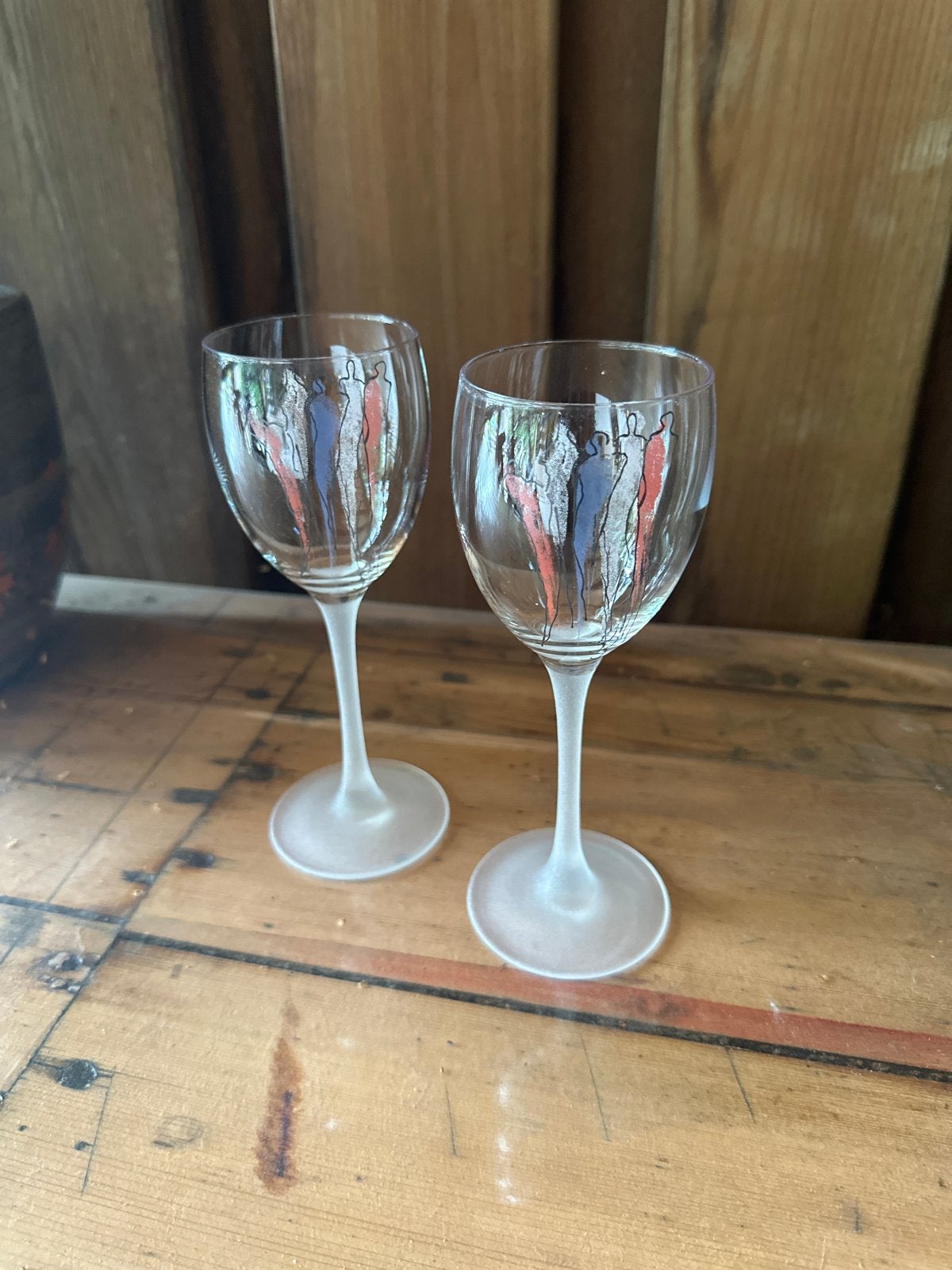 Set van 2 Luminarc wijnglazen met abstracte figuren, Antiek en Kunst, Antiek | Glas en Kristal, Ophalen