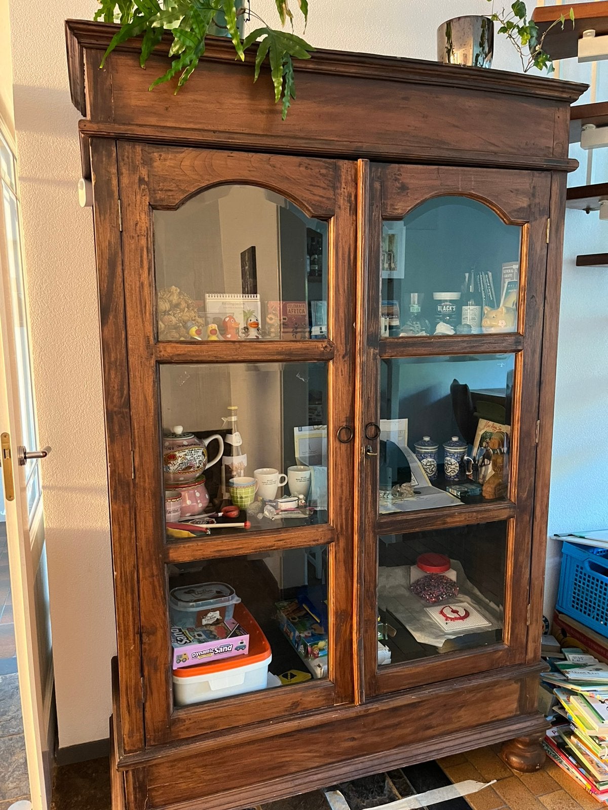Kast met glas, Ophalen, 100 tot 150 cm, 200 cm of meer, 25 tot 50 cm