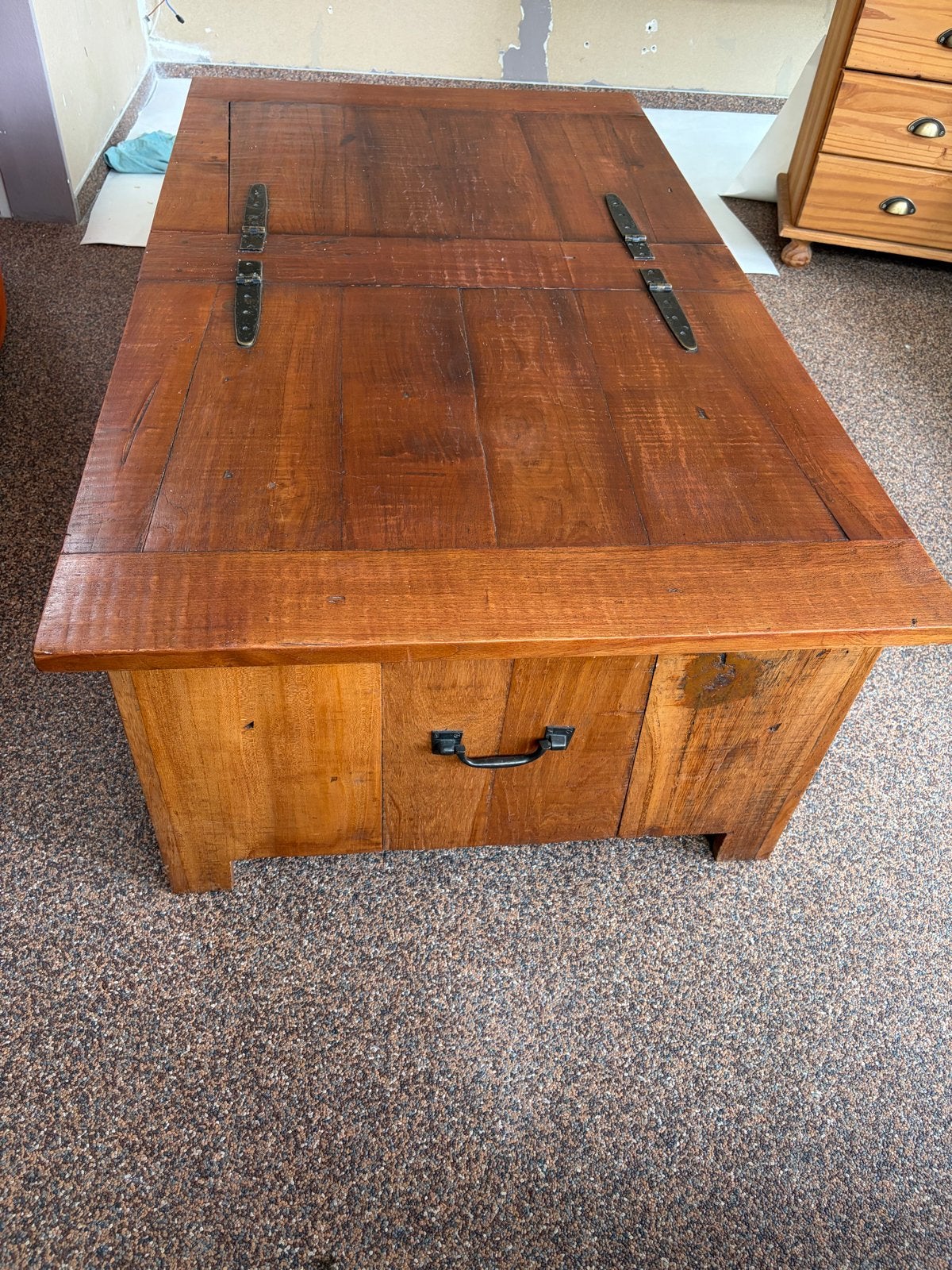 Robuuste houten salontafel met opbergruimte, Ophalen, Gebruikt, 100 tot 150 cm, 75 tot 100 cm