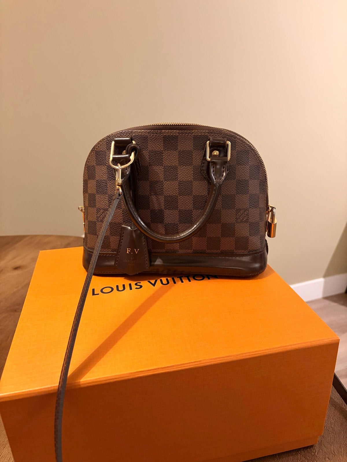 Louis Vuitton Alma BB Damier Ebene Handtas, Ophalen, Zo goed als nieuw, Bruin, Handtas