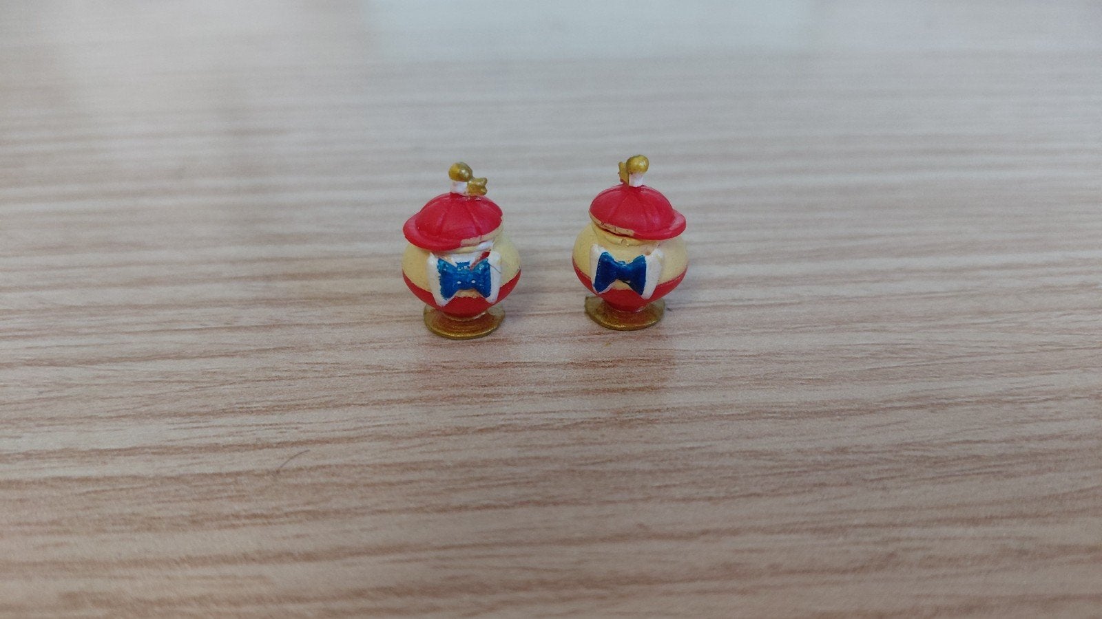 Alice in wonderland Disney potjes miniatuur, Ophalen of Verzenden, Overige figuren, Zo goed als nieuw, Beeldje of Figuurtje
