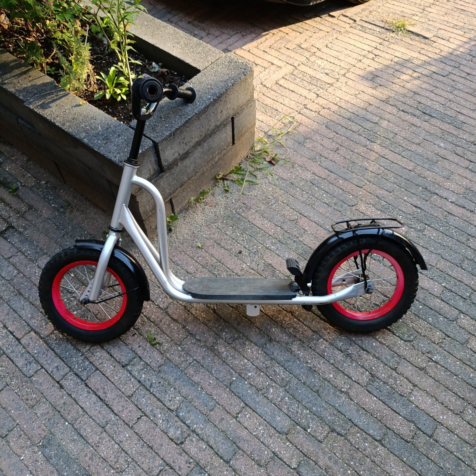 Kinderstep met luchtbanden en bagagedrager, Fietsen en Brommers, Steps, Ophalen, Gebruikt, Gewone step, Onbekend