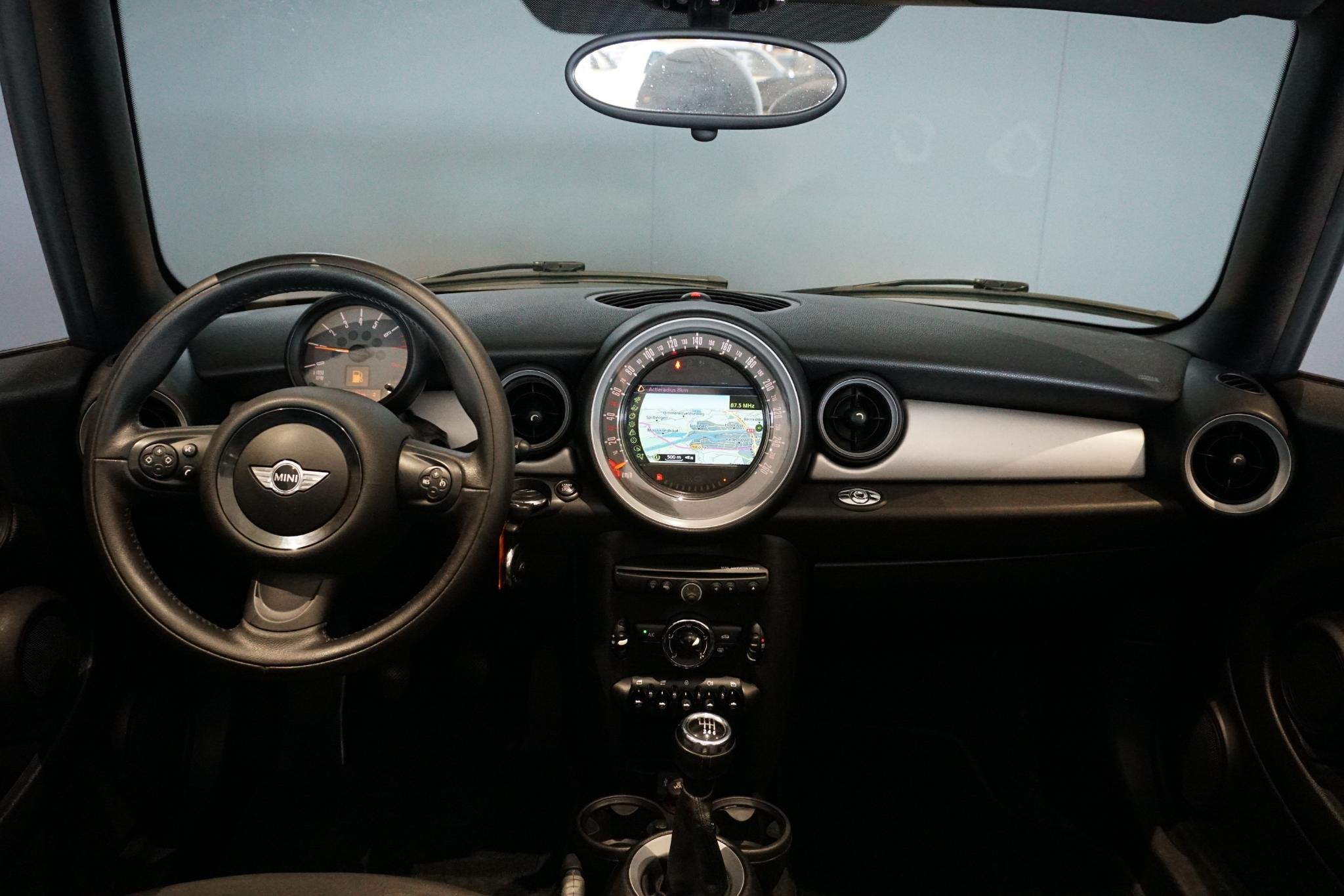 MINI Cabrio 1.6 + PDC / NAVIGATIE / 16'' LMV, Auto's, Voorwielaandrijving, Stof, Gebruikt, Zwart