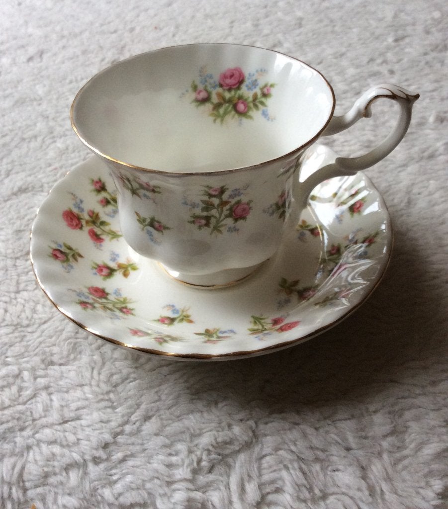 Kop en schotel, Royal Albert, Winsome, Bone China, Verzamelen, Porselein, Kristal en Bestek, Ophalen of Verzenden, Nieuw, Porselein