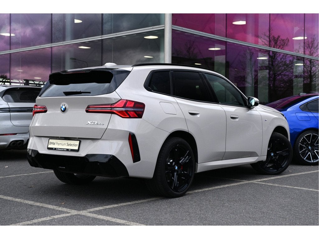 Foto 2 van BMW X3 30e xDrive M Sport Automaat / Panoramadak / Trekhaak