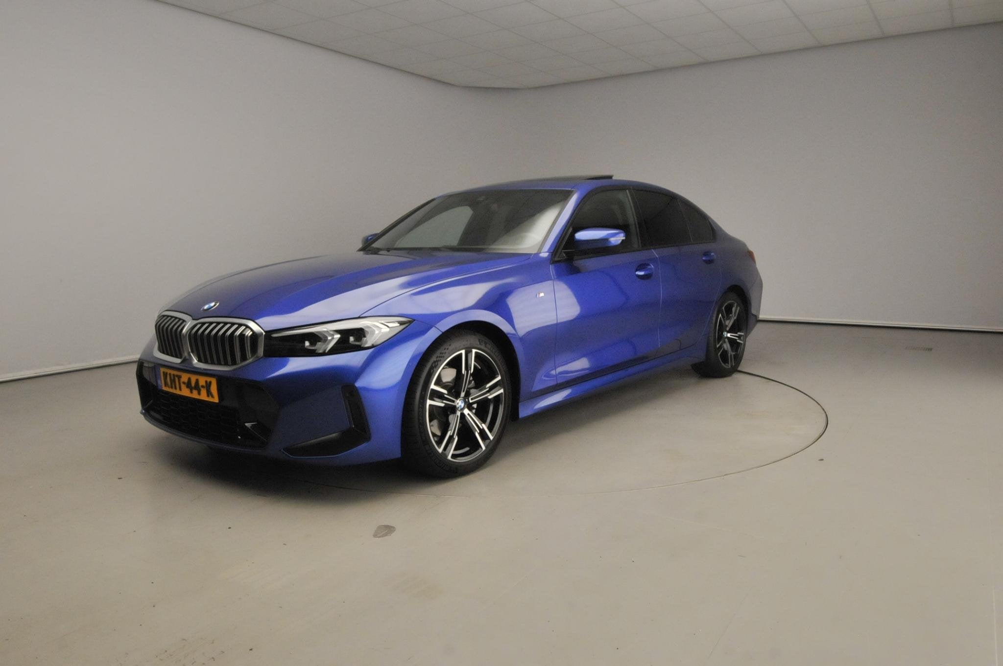 BMW 3 Serie Sedan 320i | M-Sportpakket | LED | Navigatie | S