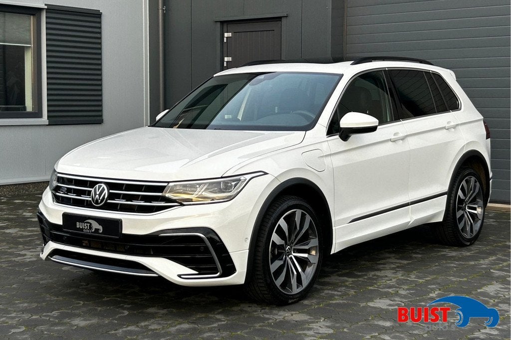 Volkswagen Tiguan 1.4 TSI eHybrid R-Line 245pk PANO TREKHAAK, 1716 kg, 4 cilinders, Met garantie (alle), Alcantara