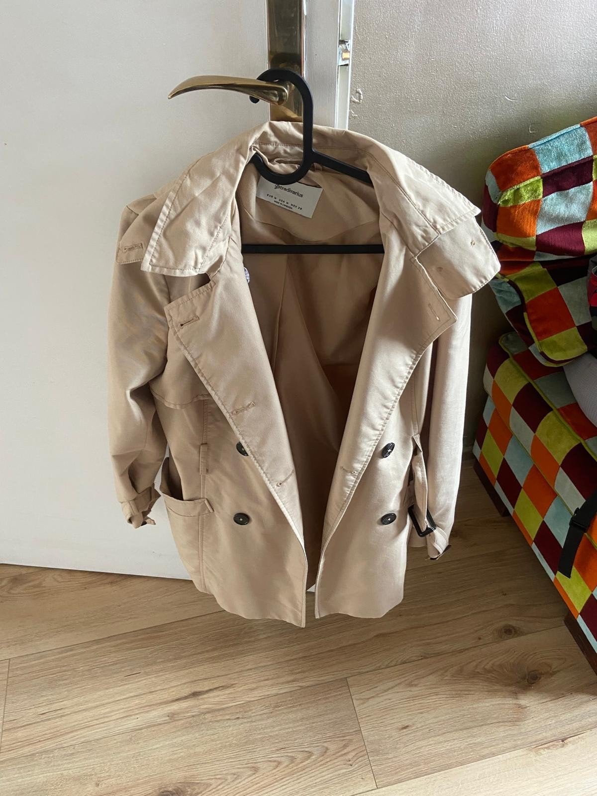 dames trenchcoat, Ophalen of Verzenden, Zo goed als nieuw, Maat 38/40 (M), Beige