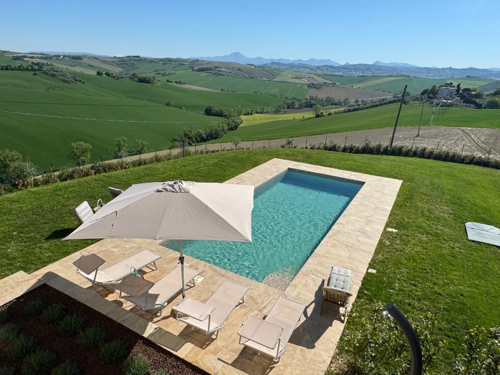 Luxe villa in Italie (Marken) bij Adriatische kust - zwembad, 8 personen, 4 of meer slaapkamers, Dorp, Wasmachine