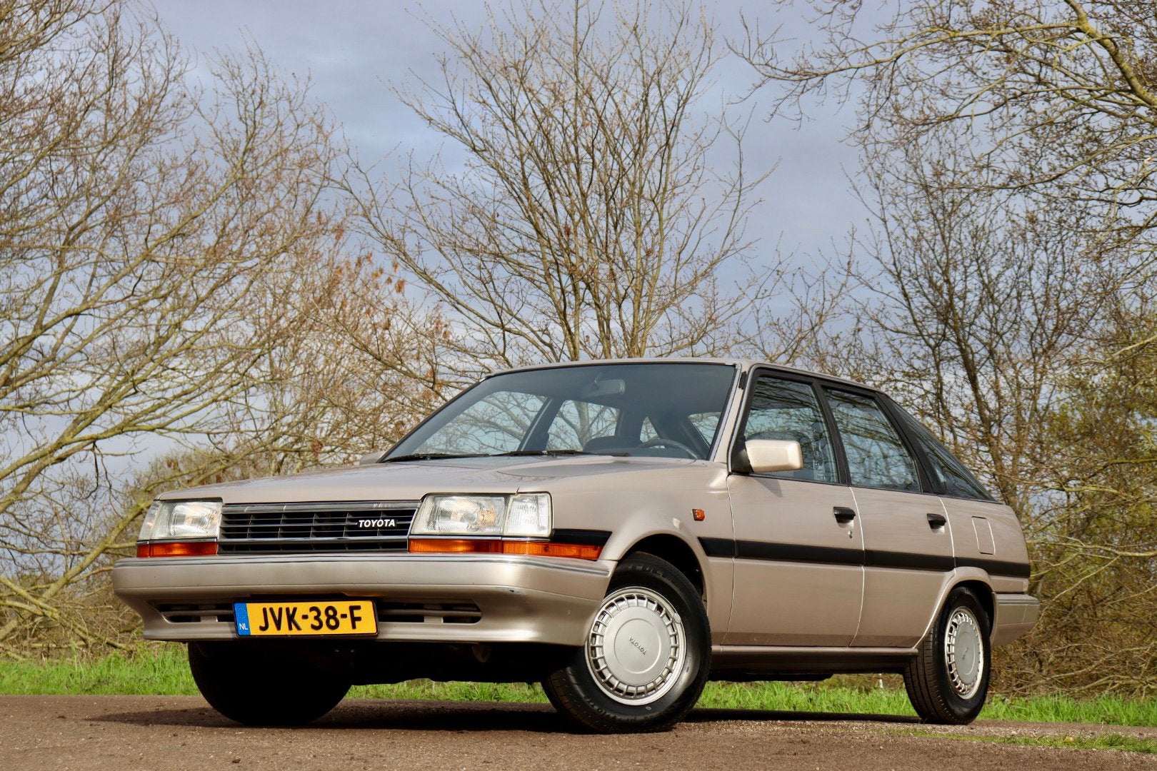 Toyota Carina II 1.6 | 31.000km | 2e Eigenaar | Uniek, Auto's, Airbags, 4 cilinders, Grijs, Sedan