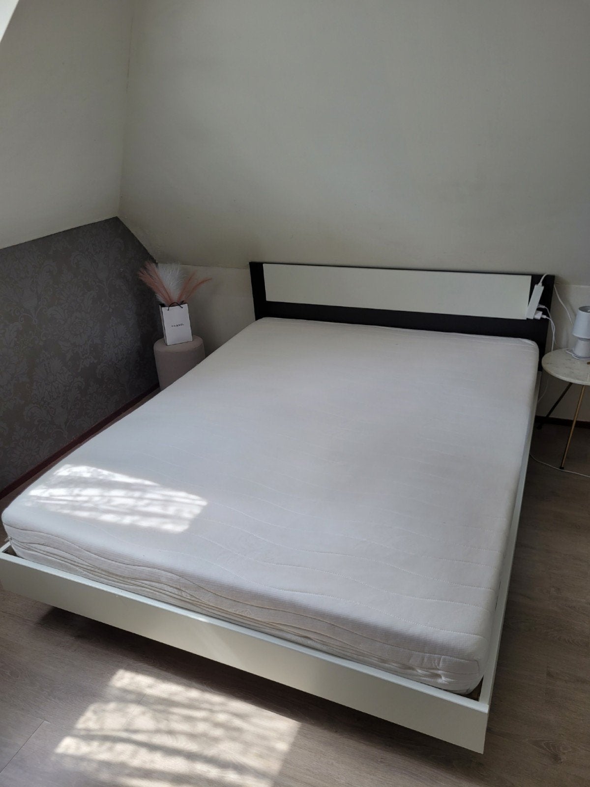 Foto 3 van Tweepersoonsbed 140x200cm met matras en lattenbodem