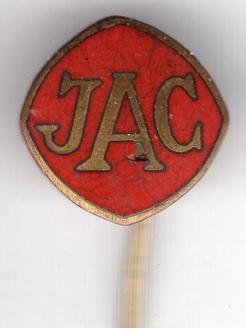 Jeugd Automobiel Club (JAC) email op koper speldje ( X_148 ), Verzamelen, Speldjes, Pins en Buttons, Verzenden, Zo goed als nieuw