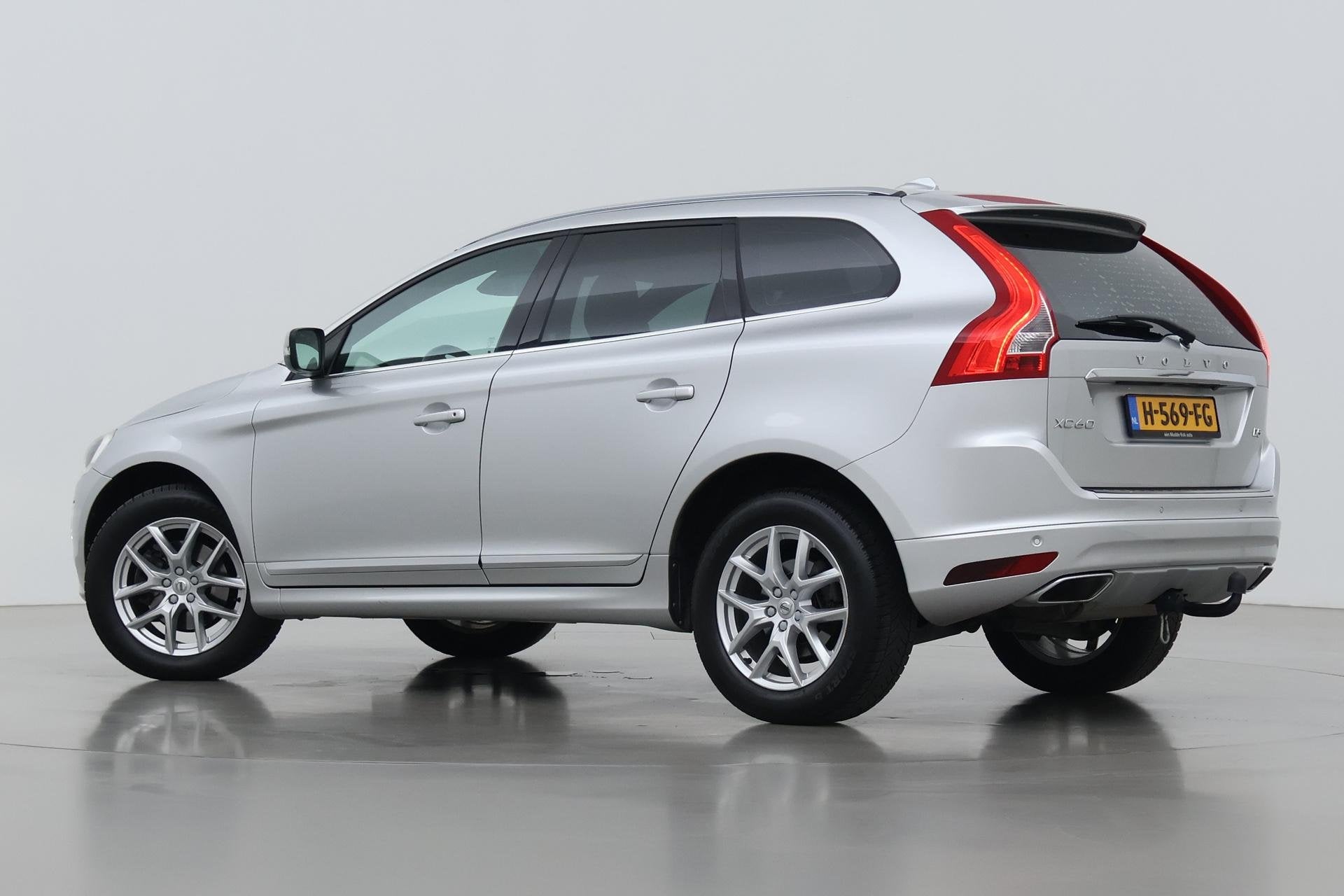 Volvo XC60 2.4 D5 Summum | ACC | Camera | BLIS | Trekhaak |, Auto's, Volvo, Automaat, 1698 kg, Gebruikt, 197 €/maand
