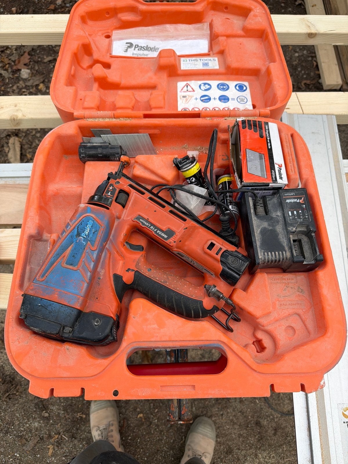 Paslode IM65 F16 Lithium tacker met accessoires, Ophalen, Gebruikt, Tacker/nietmachine, Overige merken