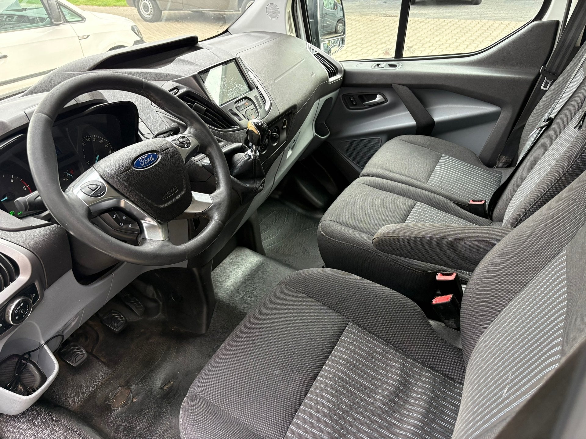 Ford Transit Custom 290 2.2 TDCI L2H1 Airco, Auto's, Voorwielaandrijving, Gebruikt, Zwart, 4 cilinders